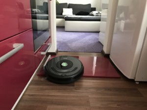 iRobot Roomba 676 a přejezd prahu vysokého 18 mm